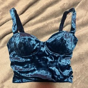 medium, blue, crop top, velvet, stretches and has bra padding